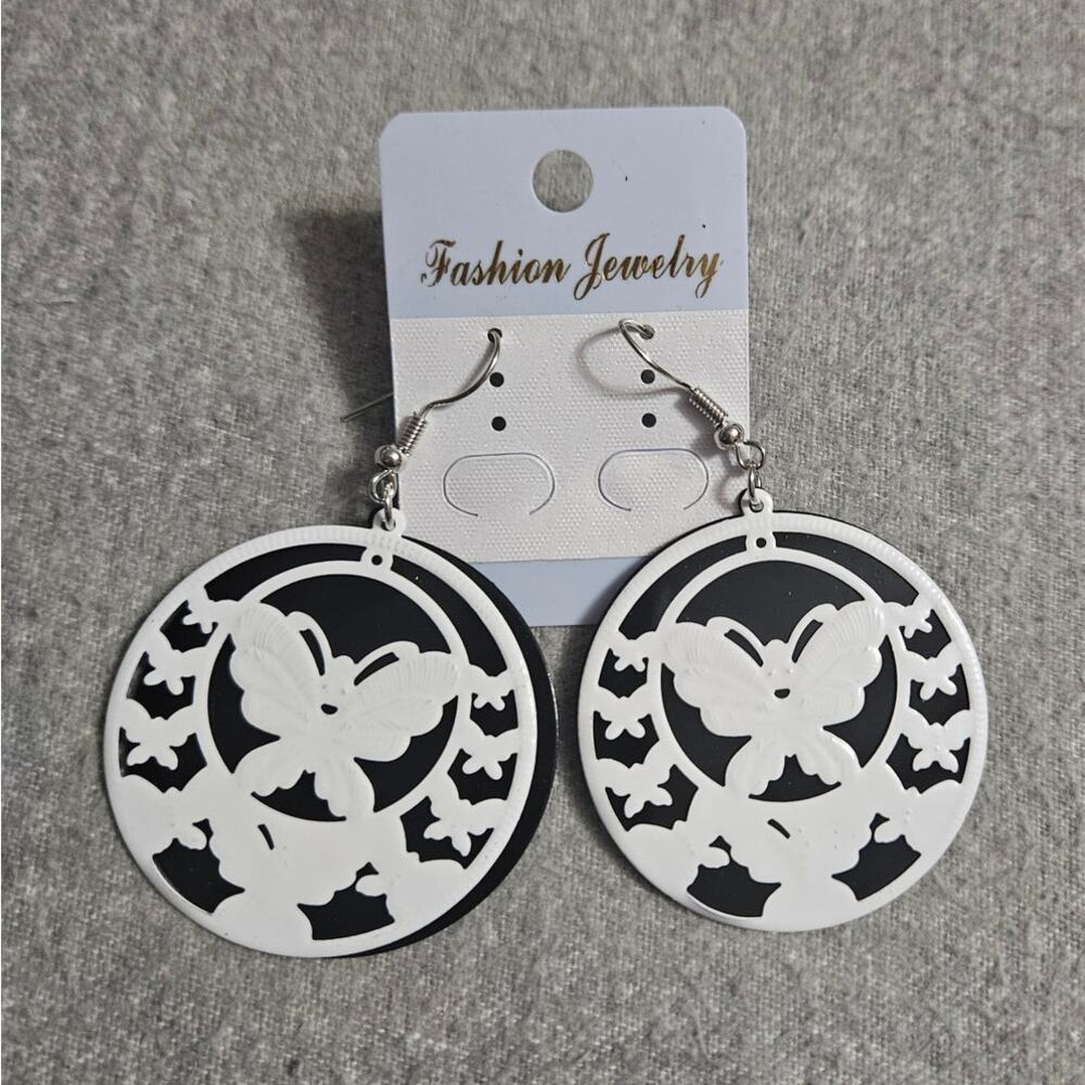 Fashion Jewelry Round White Butterfly Pattern Filigree Cut-Out Dangle Earrings